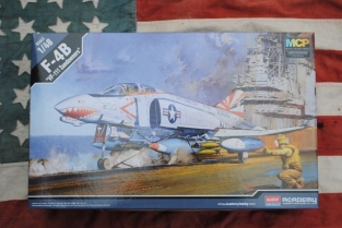 Academy 12232 Phantom II F-4B VF-111 